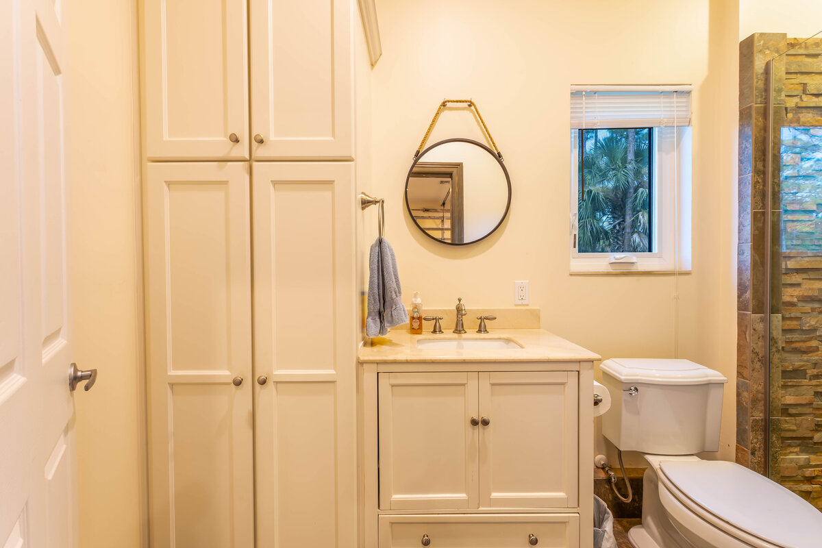 Bathroom 5 (1)