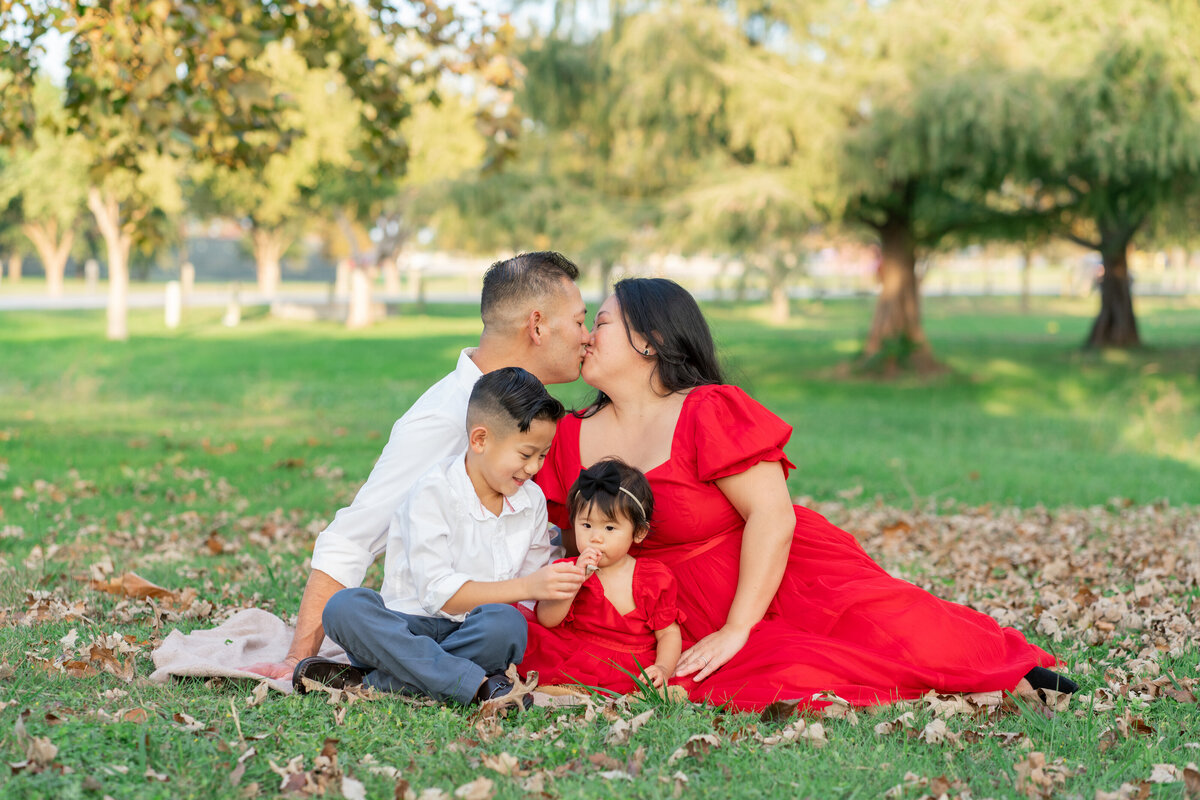Austin Texas Family photo in a park.