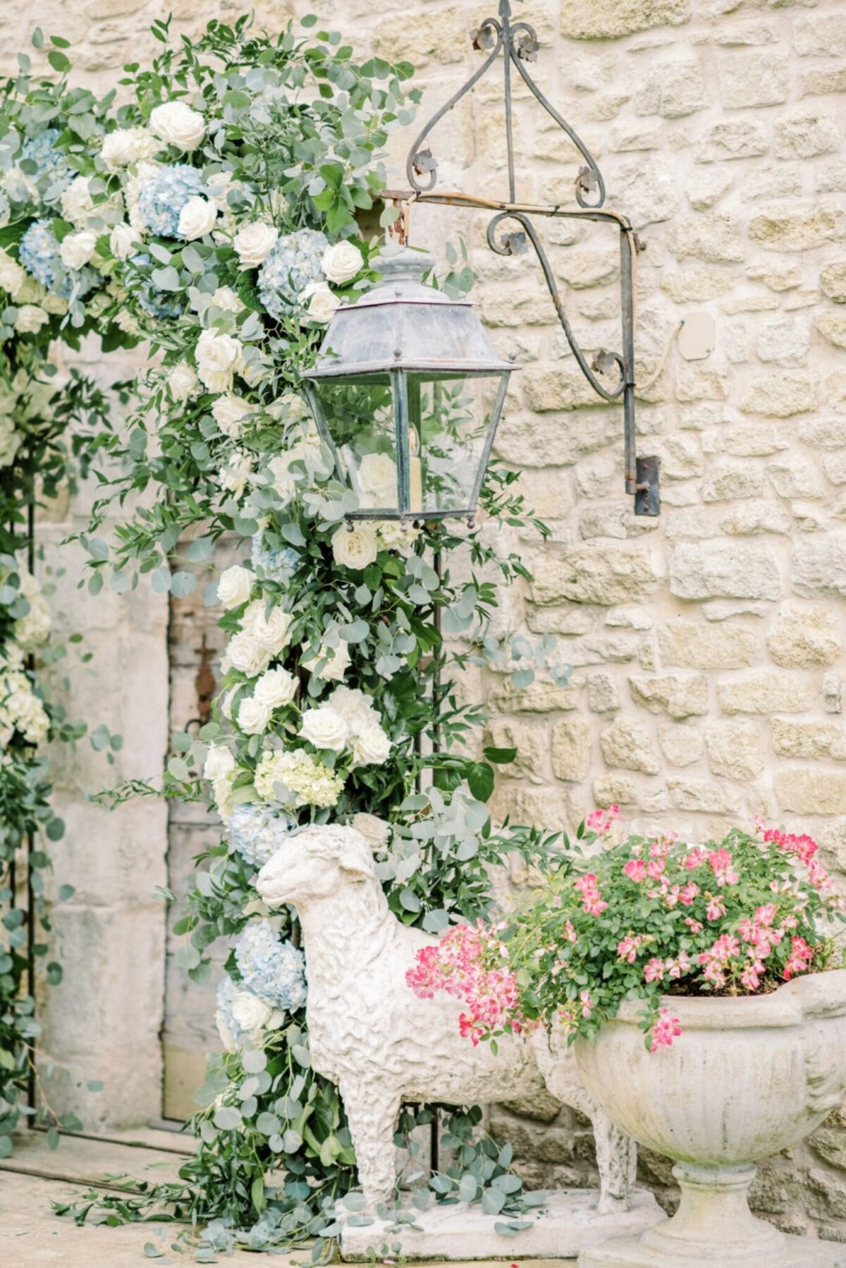 elegant-hanging-flower-arrangement-tamara-menges-designs-22