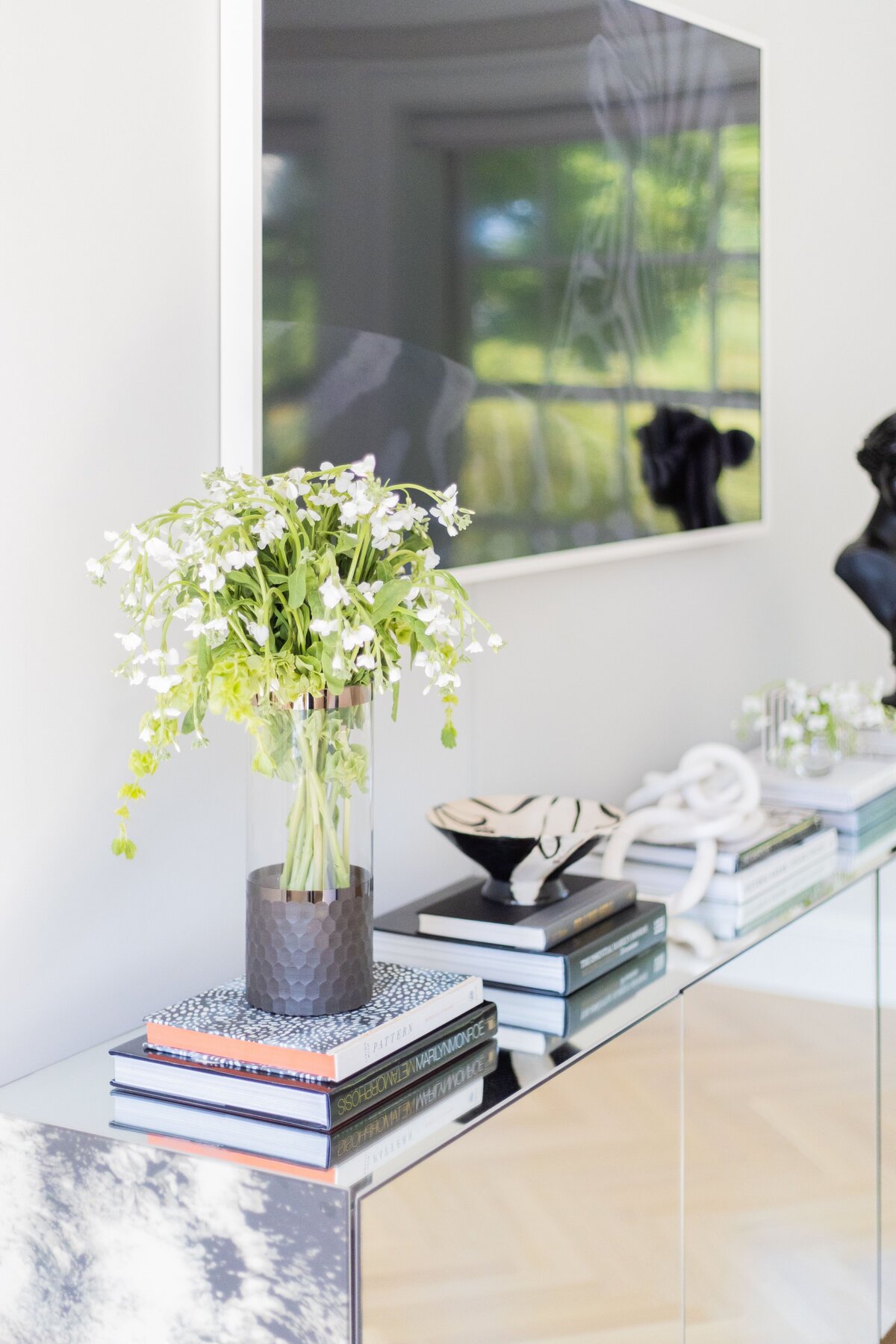 brookline-glamorous-mirrored-console-table-styling