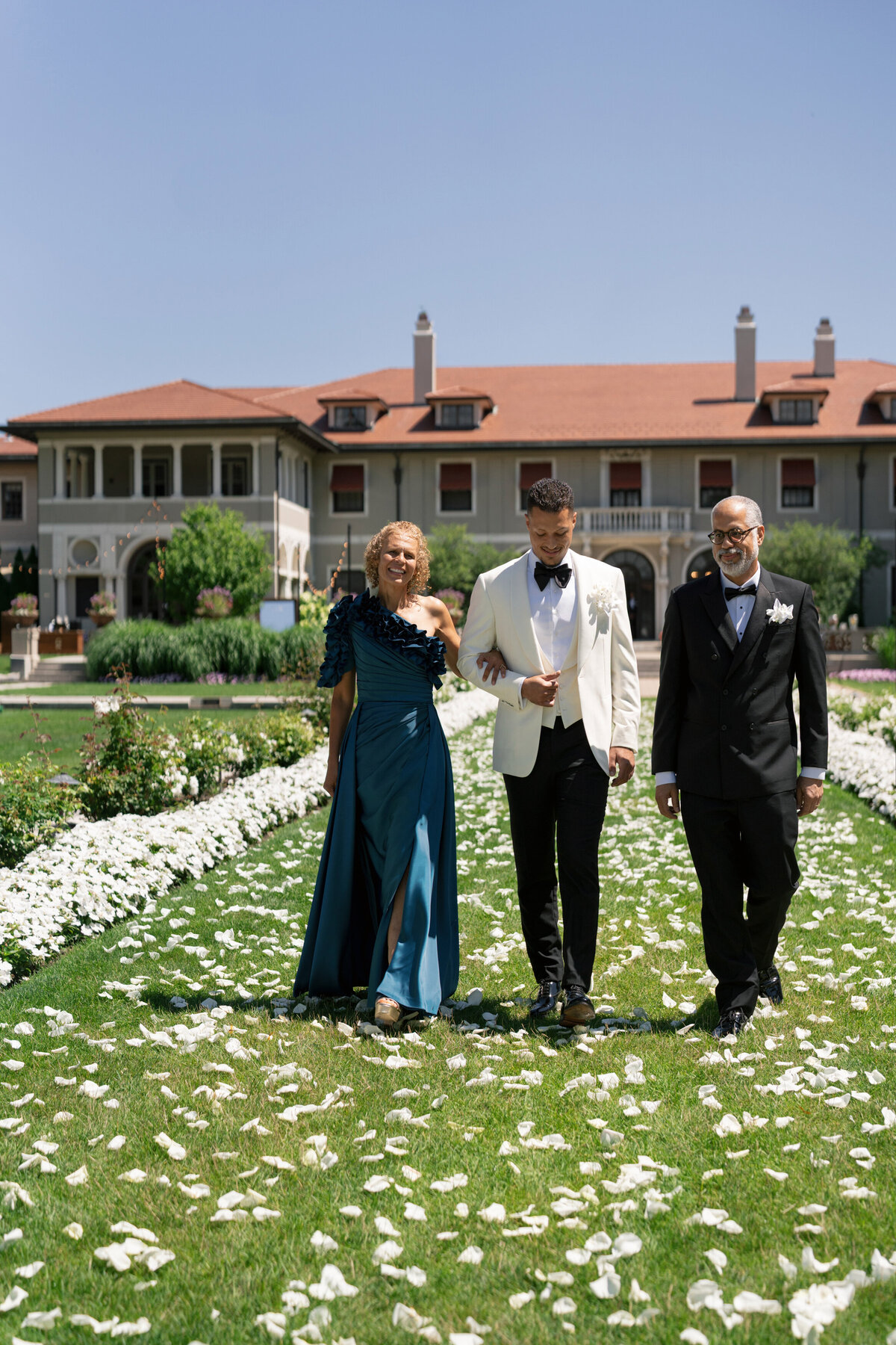 Berlez-Chicago-Wedding-Photographer-samantha-li-bridal-Eve-of-Milady-Armour-House-Editorial-51
