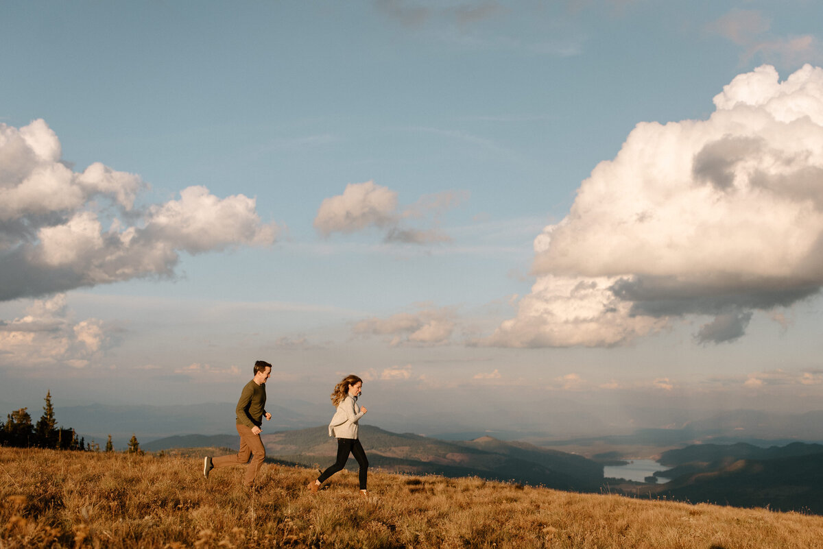 fall_mount_spokane_golden_hour_engagement_session_3