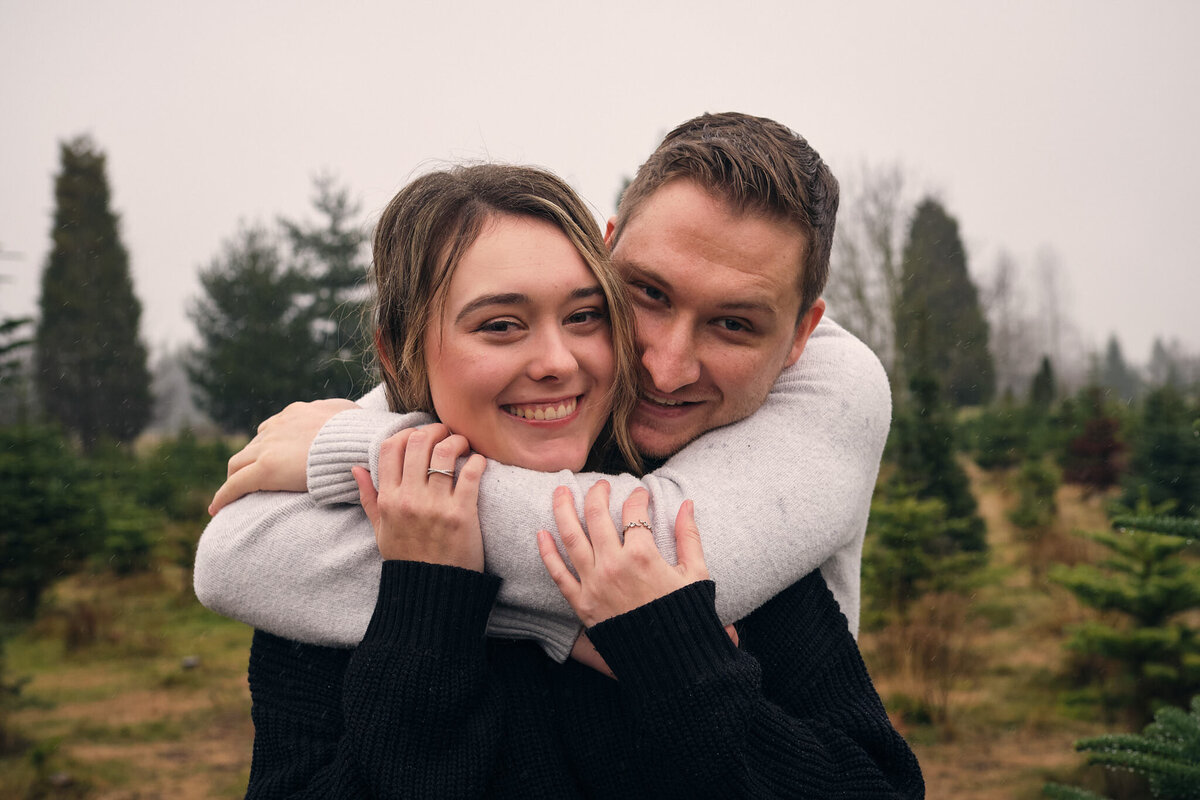 Washington_Rainy_Christmas_Couple_Photos-2