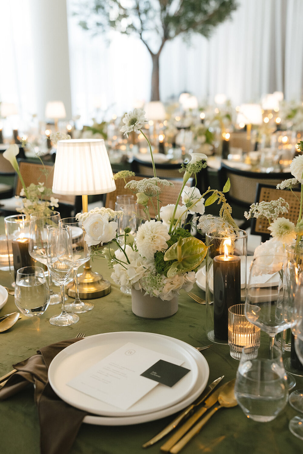 modern-elegant-romantic-wedding-centerpiece-four-seasons