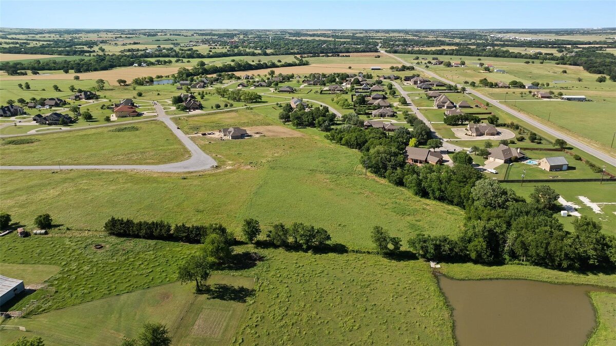 Wide-open homesite in peaceful country setting 