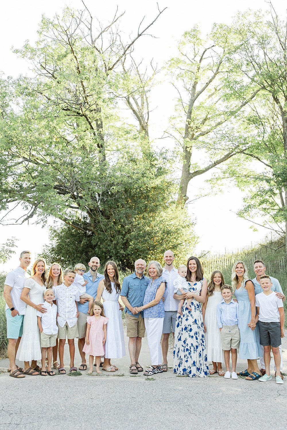 extended-family-session-muskegon-lake-michigan-beach-8.jpg1