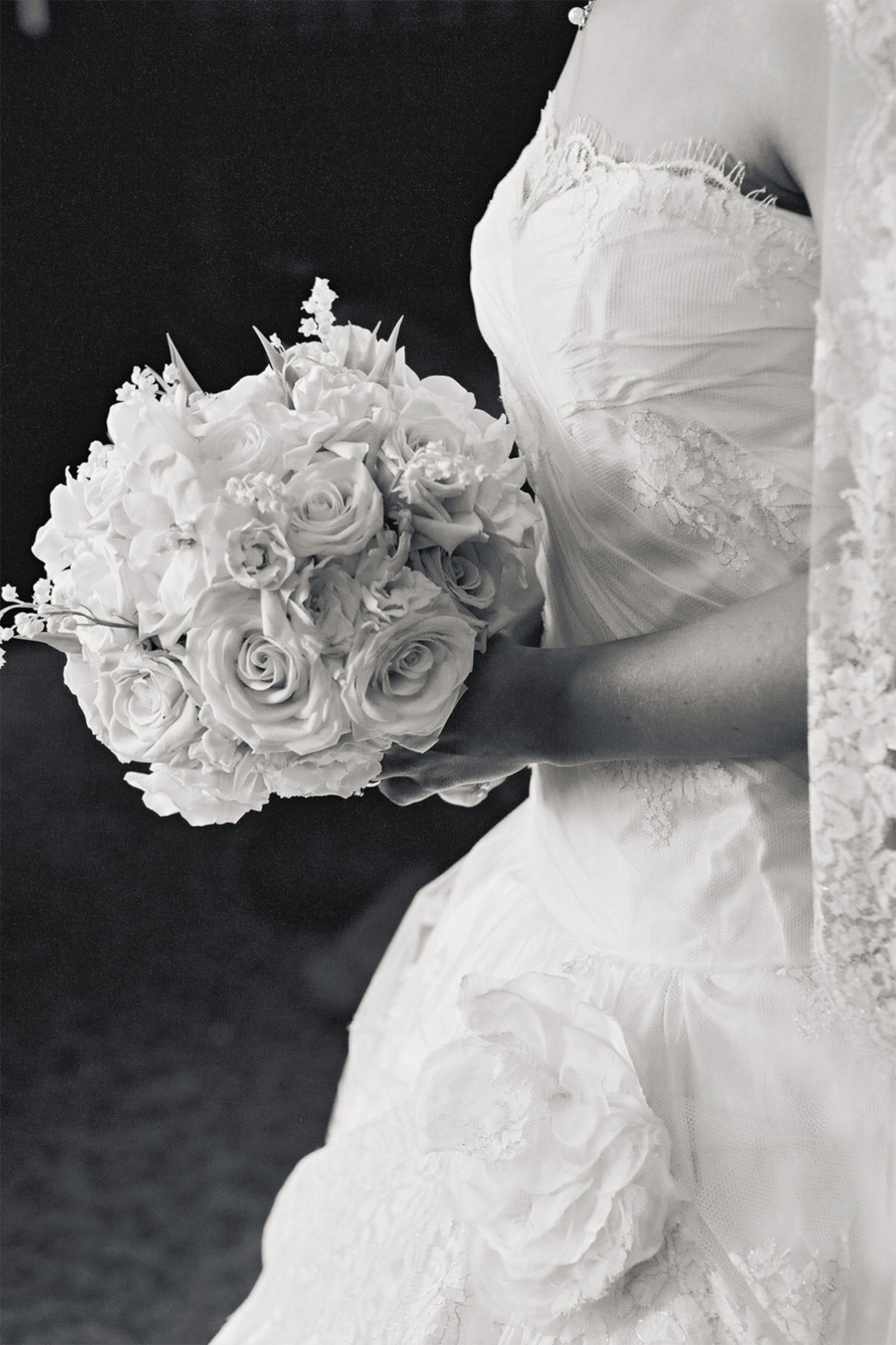 timeless-white-rose-bridal-bouquet-closeup