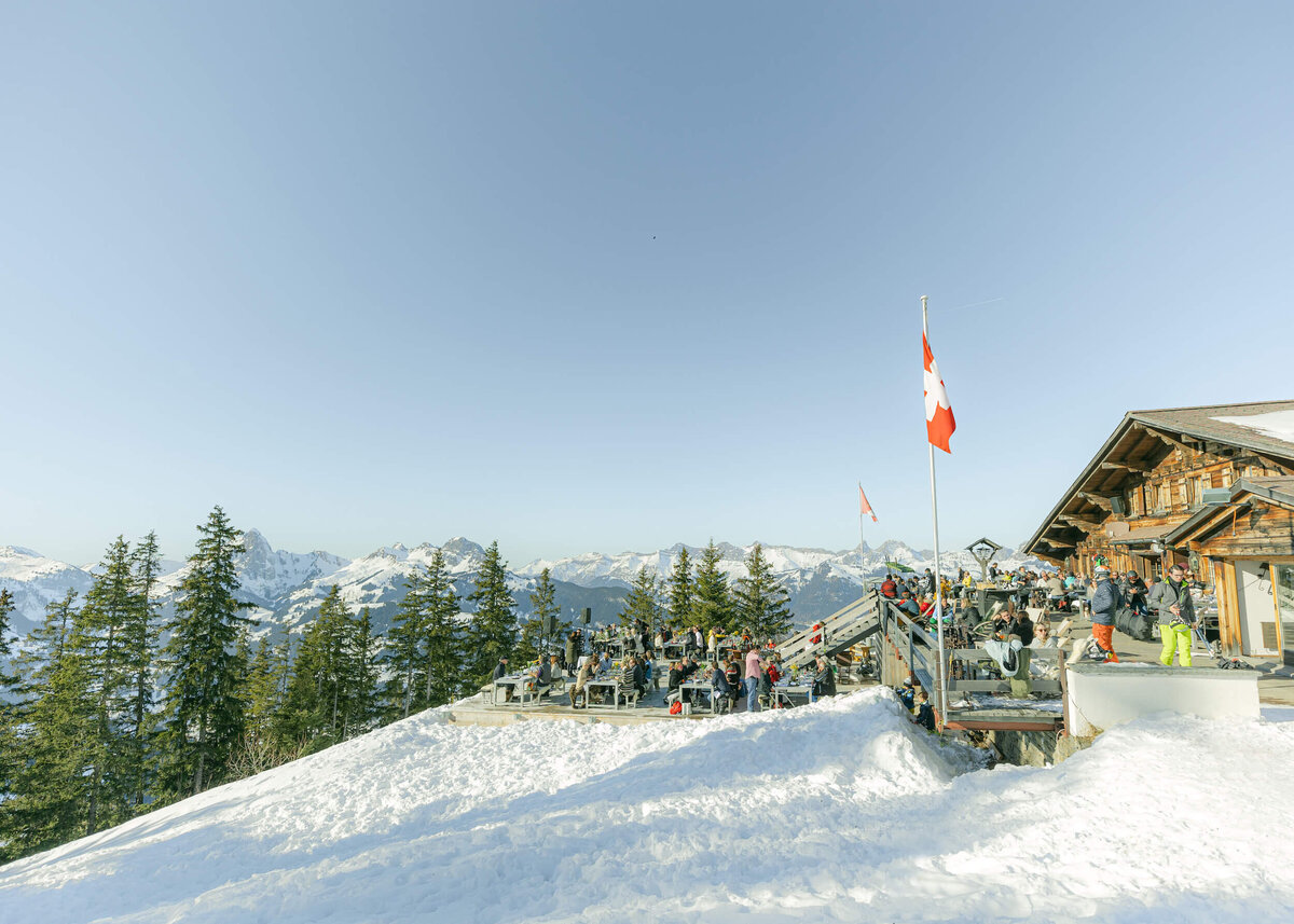 chloe-winstanley-events-gstaad-wasserngrat-lunch-mountain