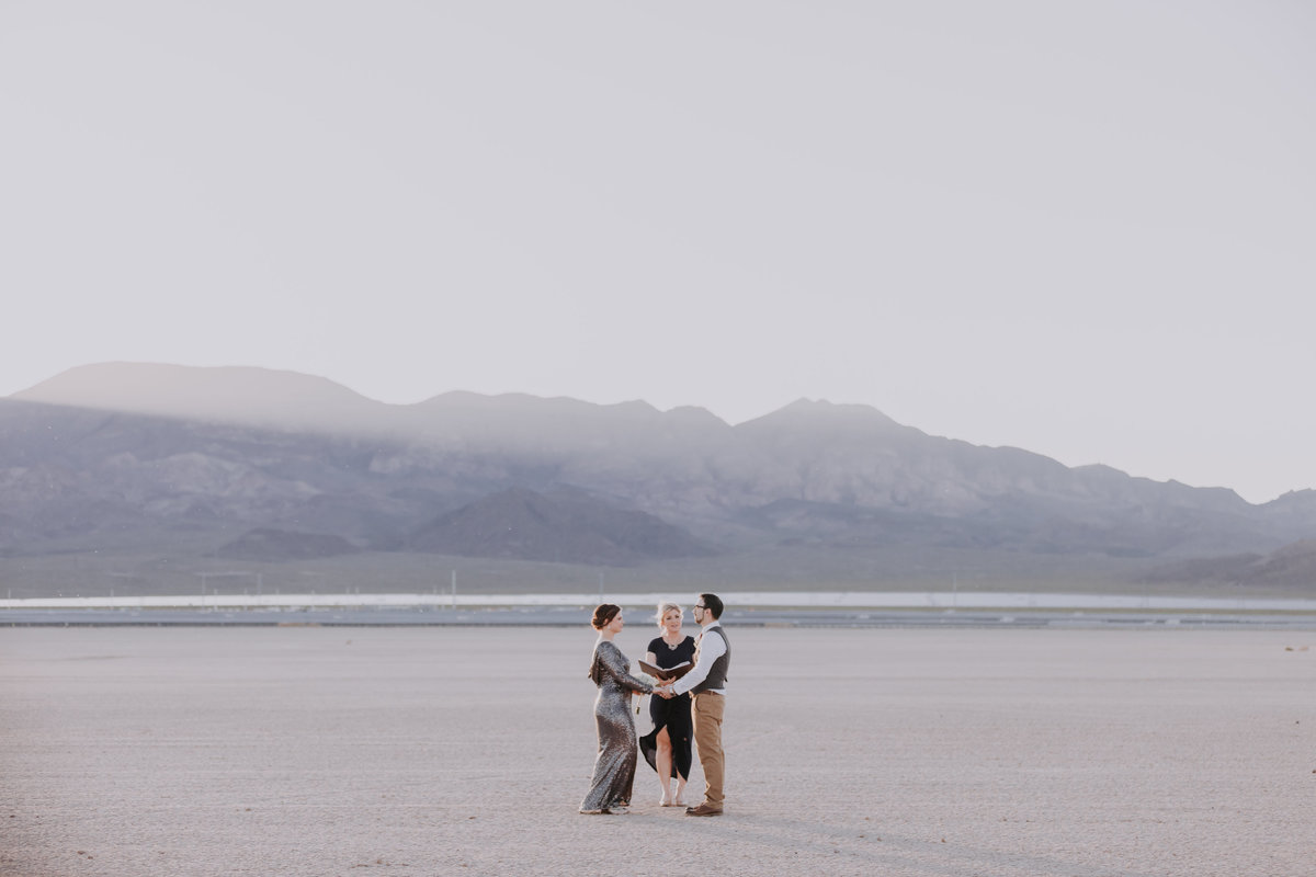 dry-lake-bed-elopement-pictures-las-vegas-mk(7of204)