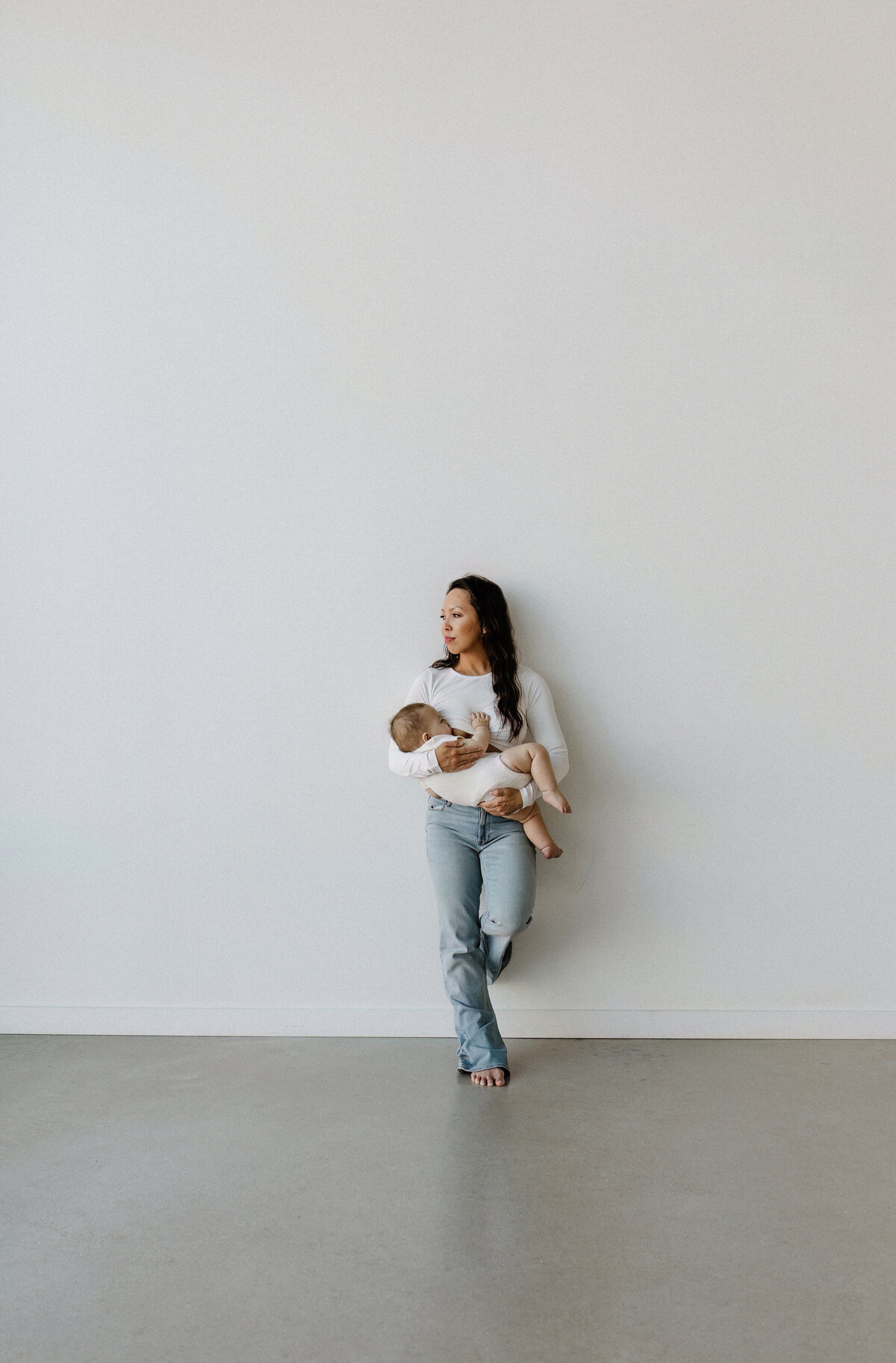 Austin-Lifestyle-Photographer-TeylerMotherhoodStory-05-grain
