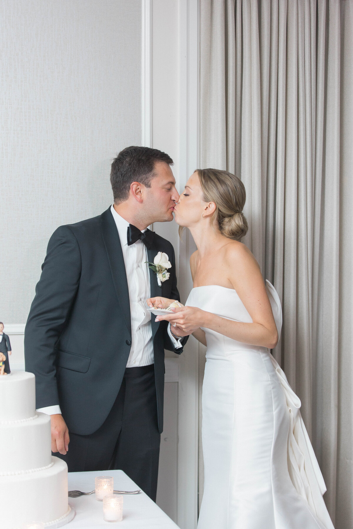 Molly Sue Photography New Jersey + East Coast Wedding Photographer Romantic Imagery Engagement Lifestyle Heirloom Wedding Albums49671