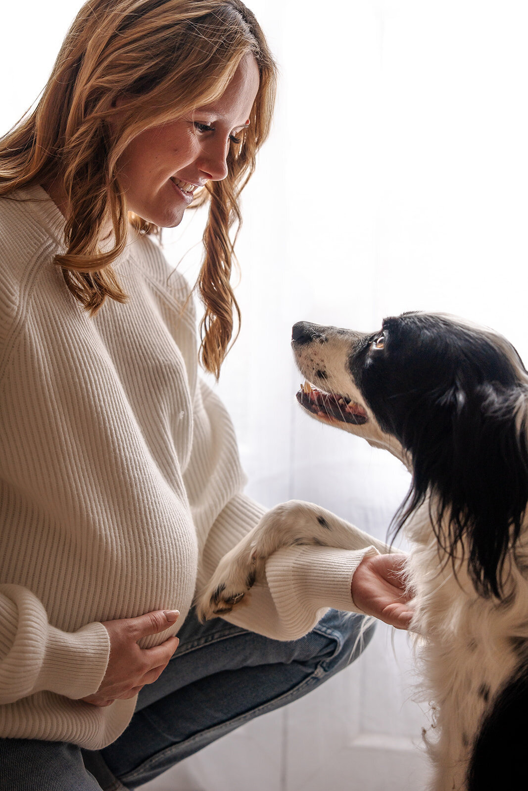 seance-photo-grossesse-en-famille-avec-chien71