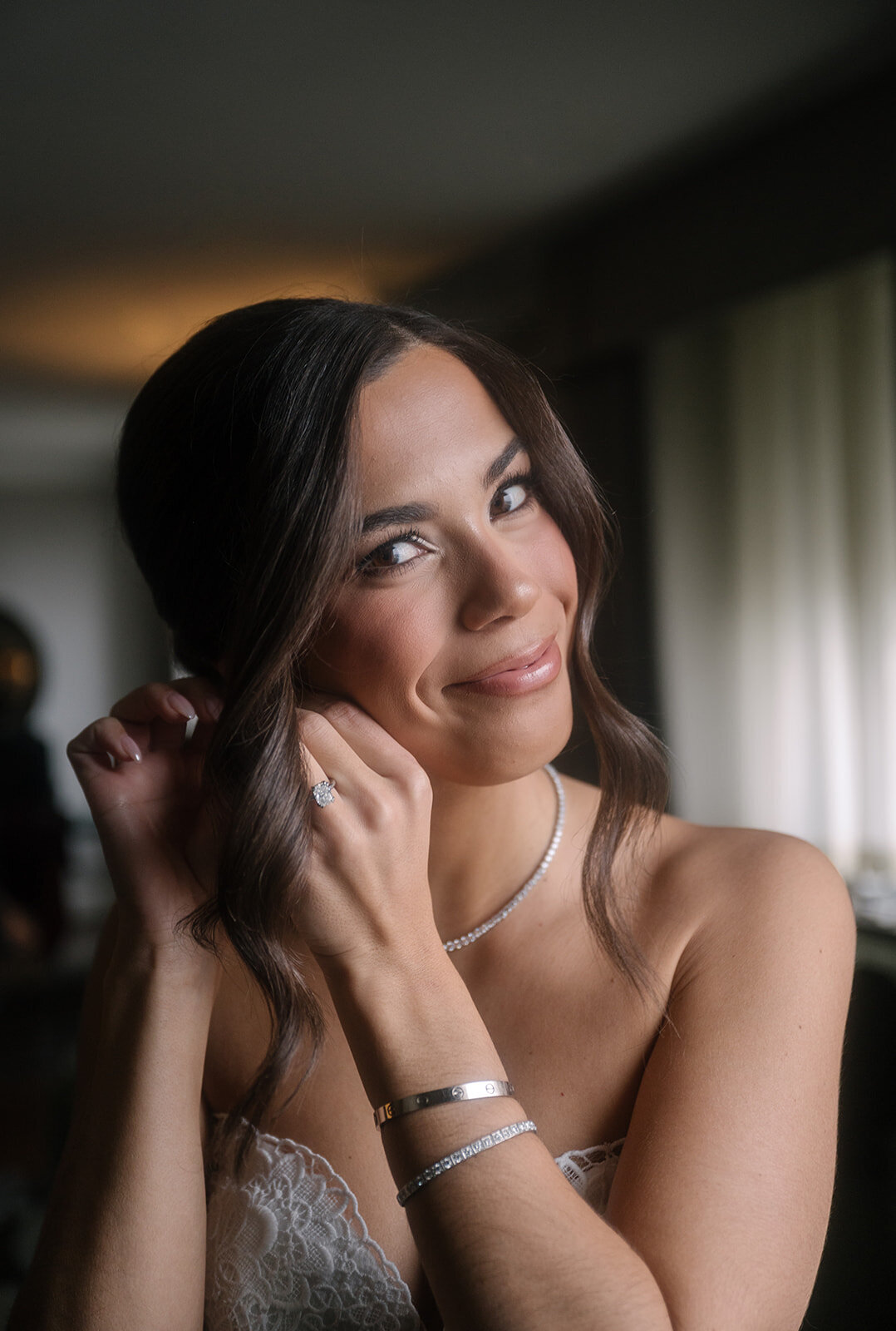 bride-getting-ready-at-boston-park-plaza