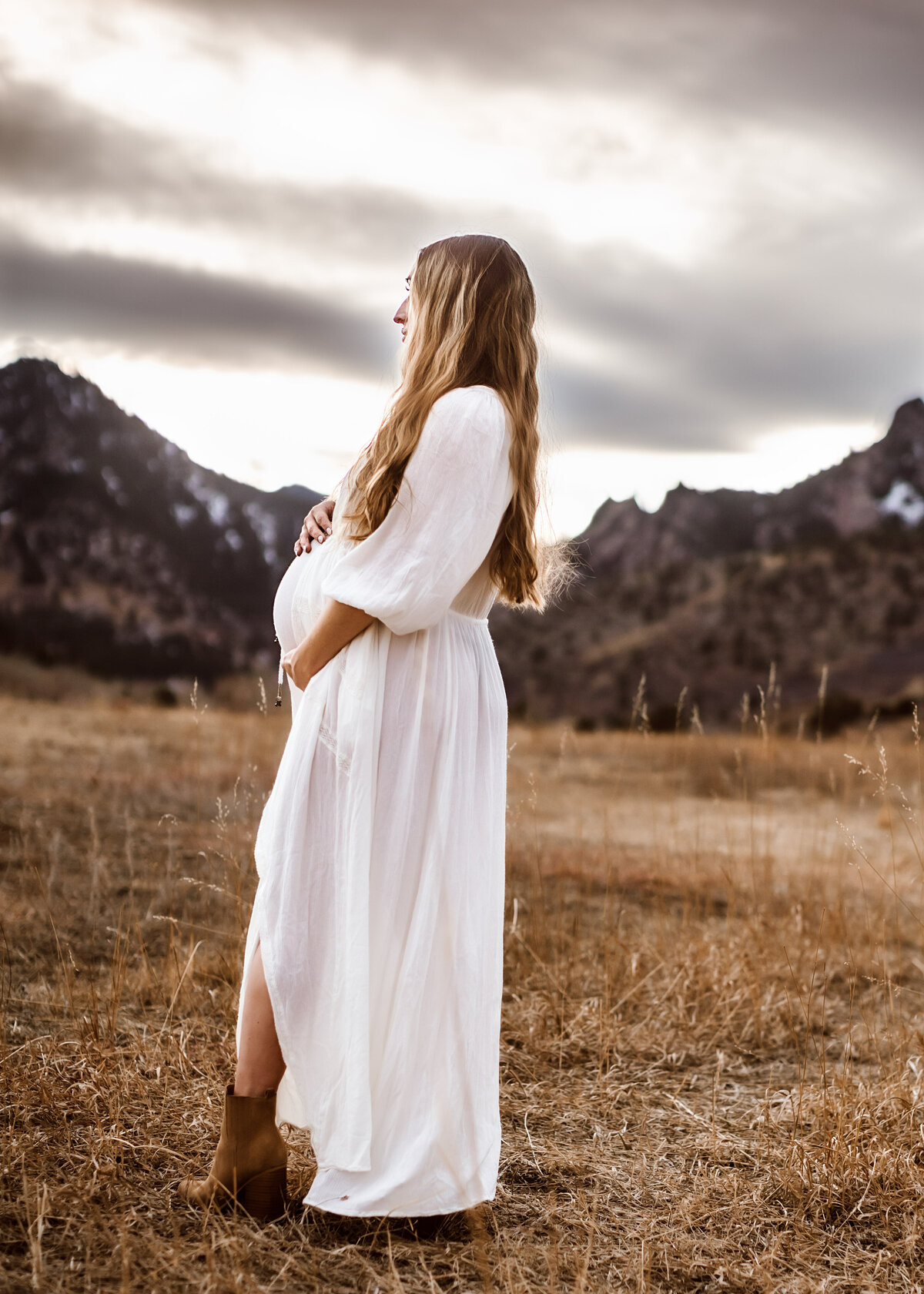 Erin Jachimiak Photography maternity photoshoot in Boulder colorado of woman in boho maternity dress at sunset