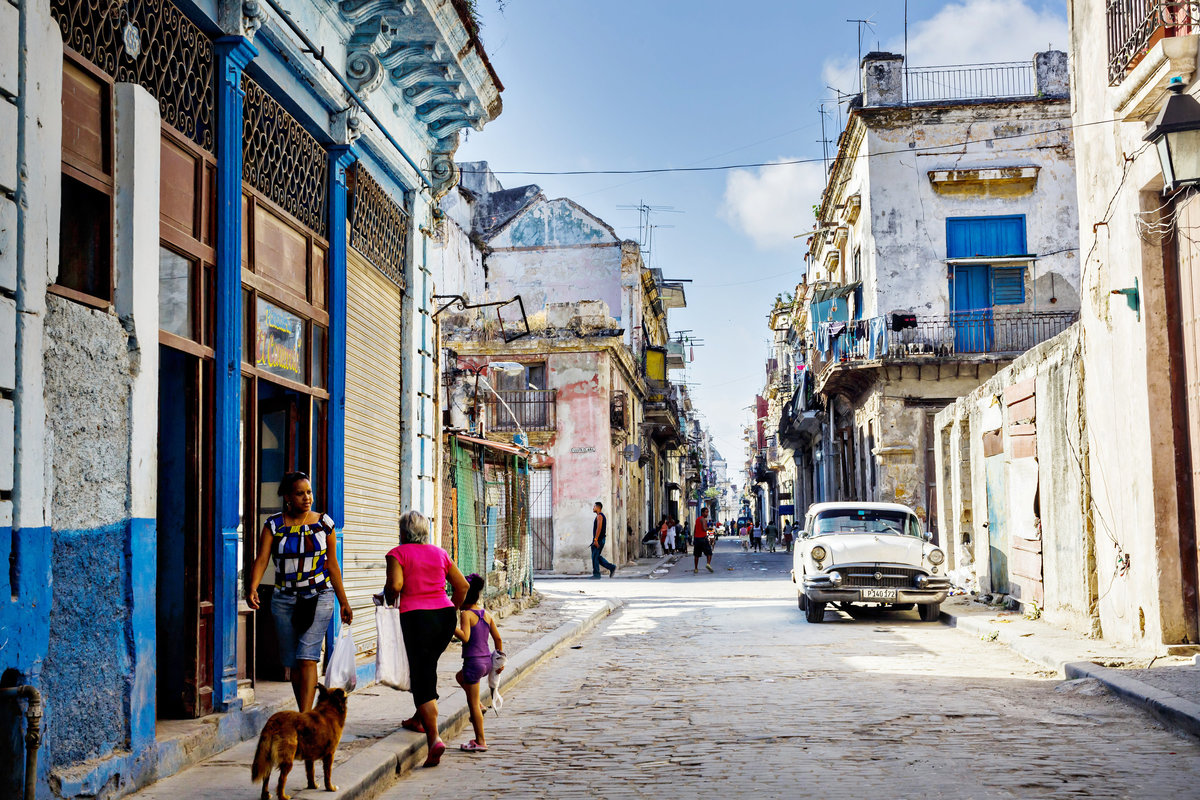 AmyAnaiz_Makini_Regal_Destination_Engagement_Havana_Cuba_046