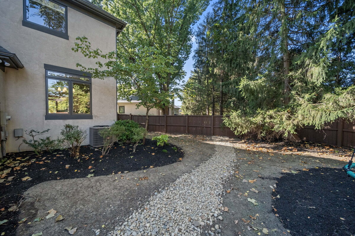98-web-or-mls-A7407599