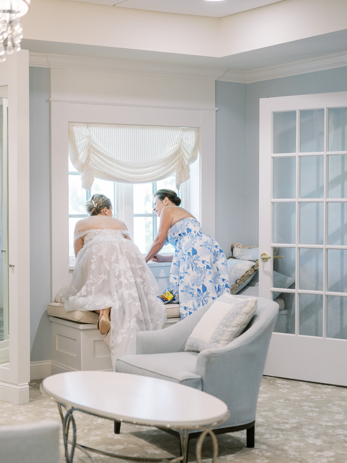 Anne-Troxel-Pittsburgh-Wedding-Photography-Pittsburgh-Field-Club-LGBTQ-Floral-timeless-photos-29