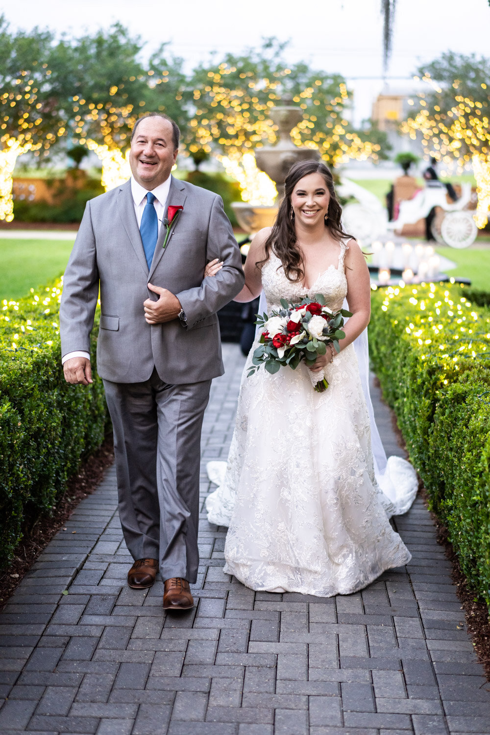Bride and father walking down aisle at Southern Oaks
