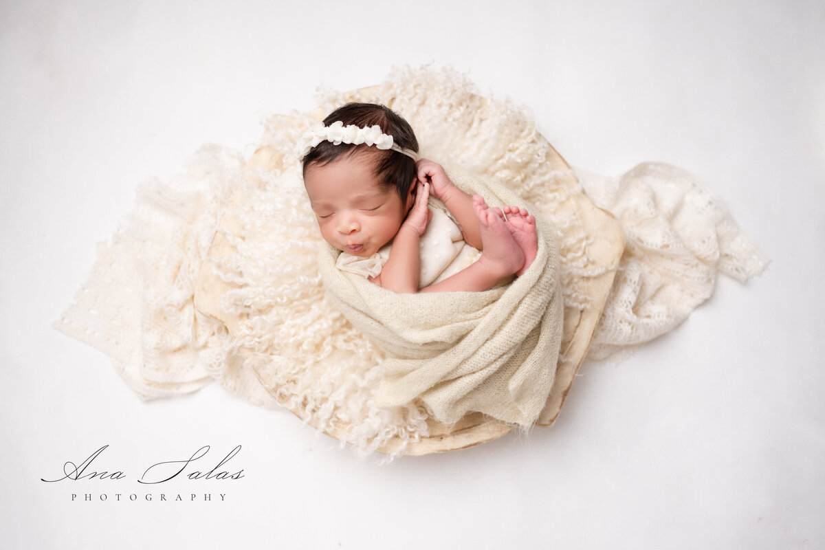 Newborn-Photographer-Edmonton-35