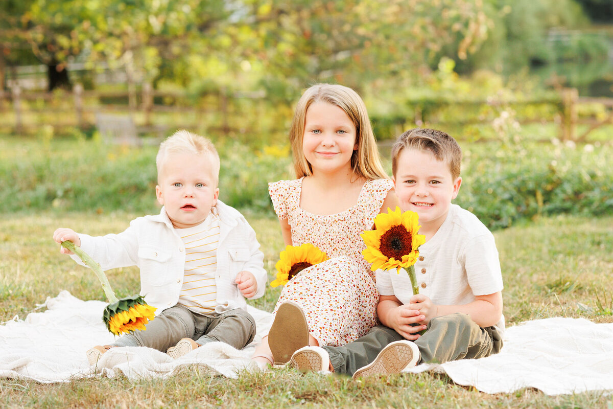 photographer-family-portraits-mini-sessions-main-line