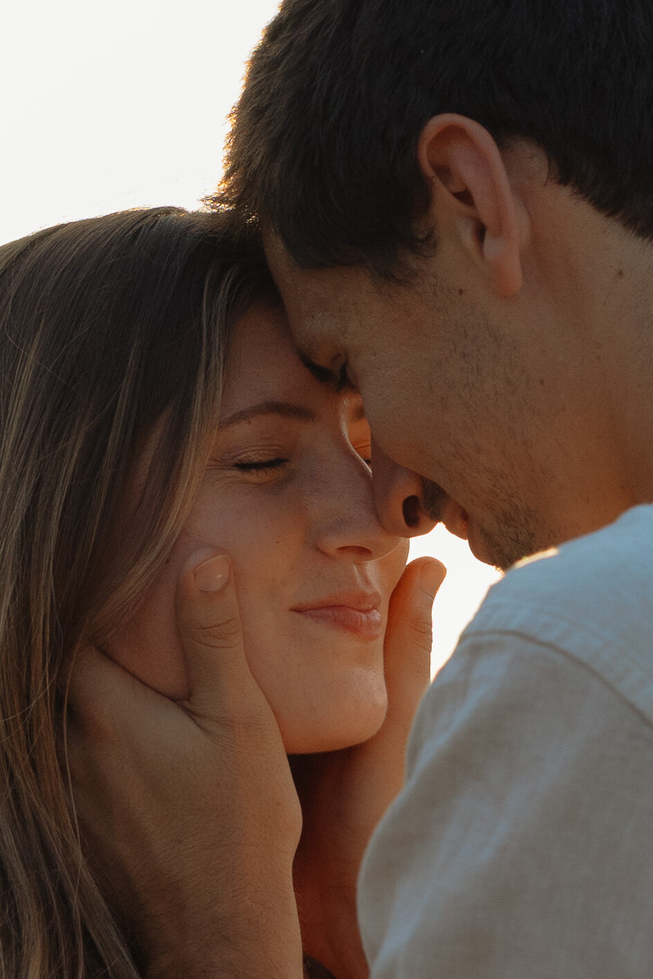 Intimate winery picnic session with lush palm trees and bright natural light

