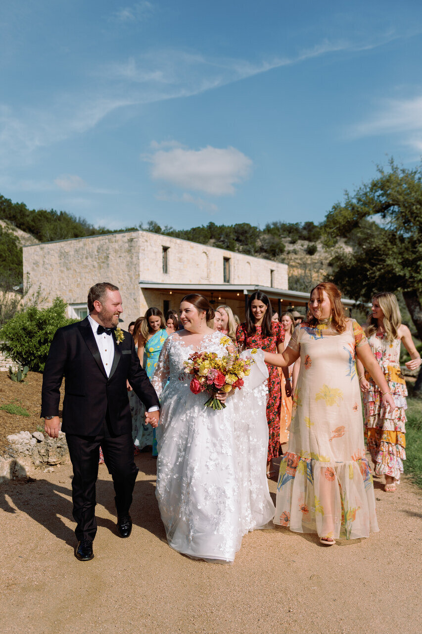 08-colorful-ranch-wedding-max-owens-design