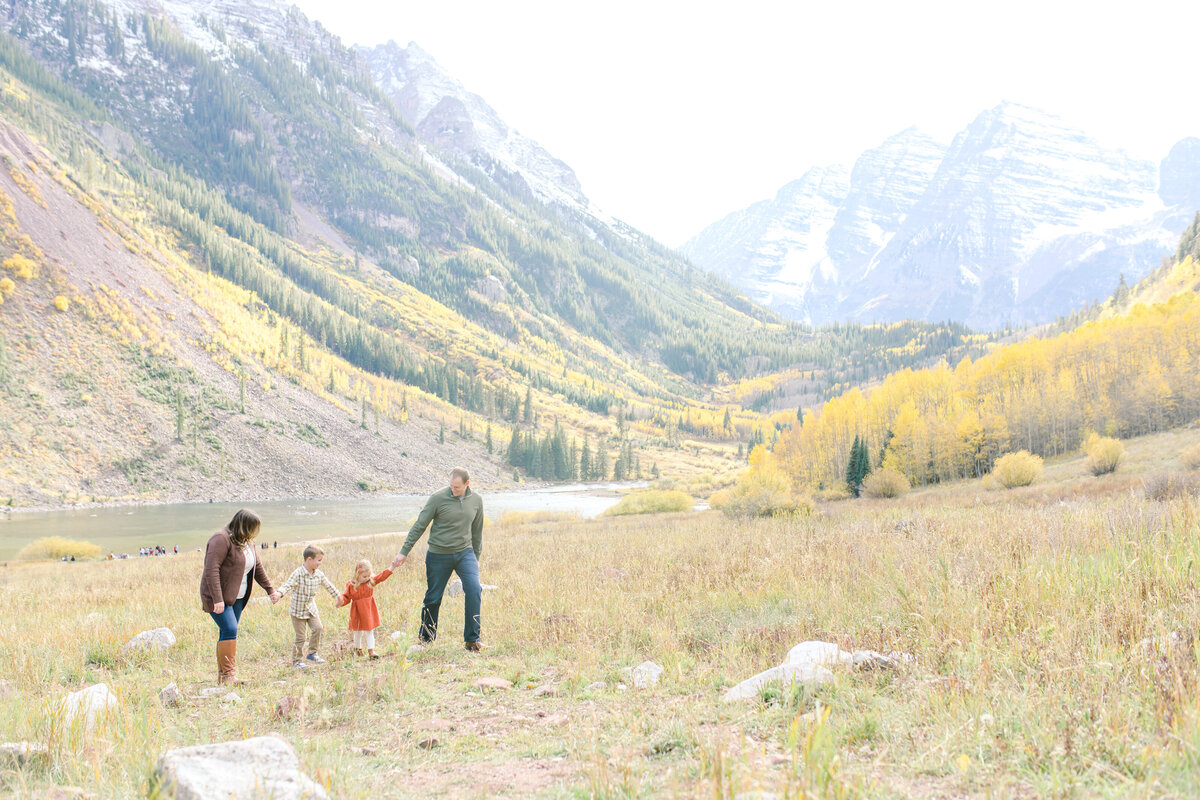 007-Maroon_Bells_Family_Portrait_Aspen_Photographer_MaggShots_Photography