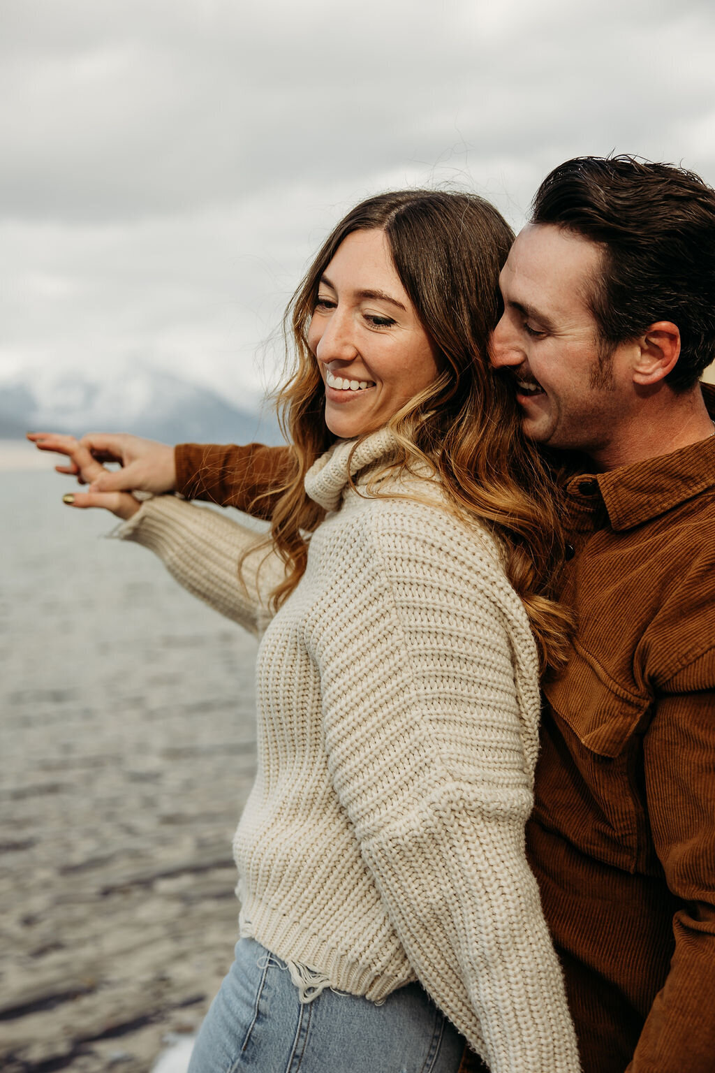 winterengagementsession-winterelopement-wintercouple-snowyengagementsession-18