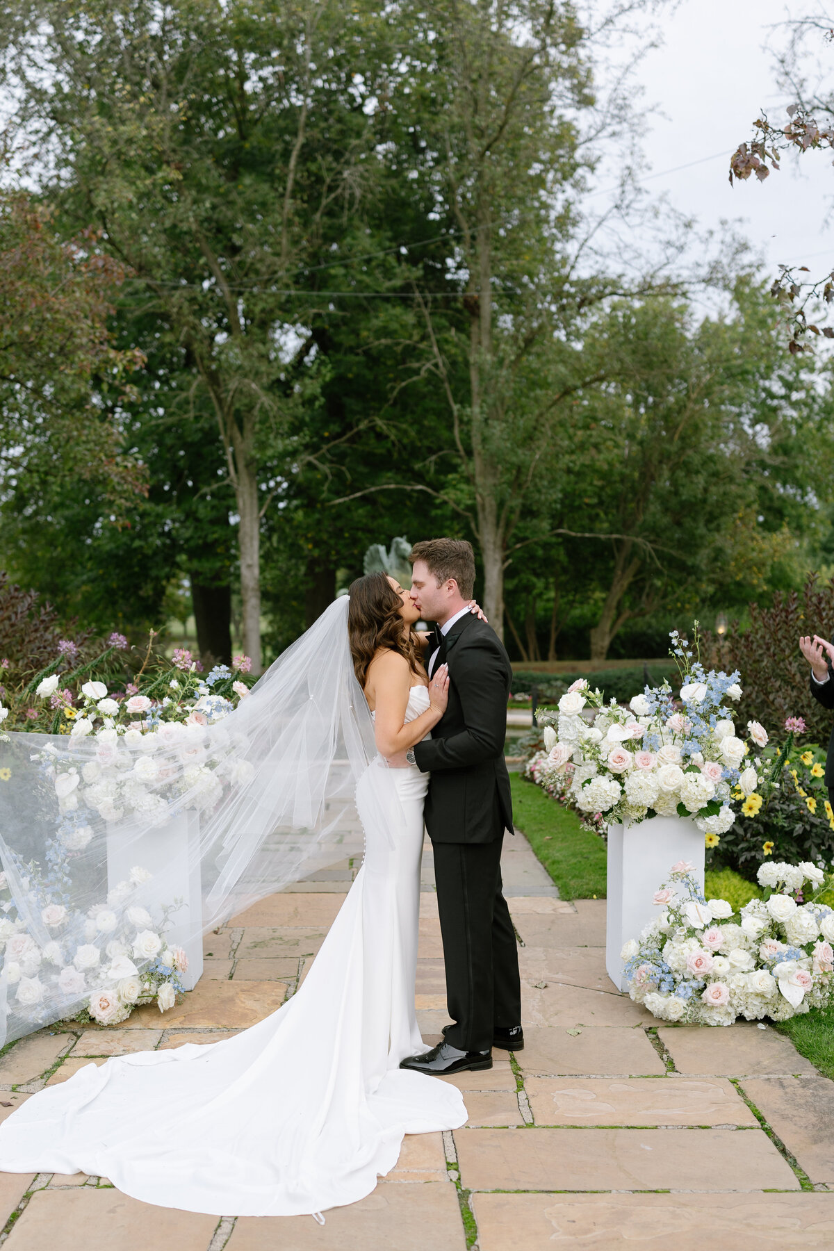 meadow_brook_hall_fall_wedding_loui_photography_michigan_wedding-49