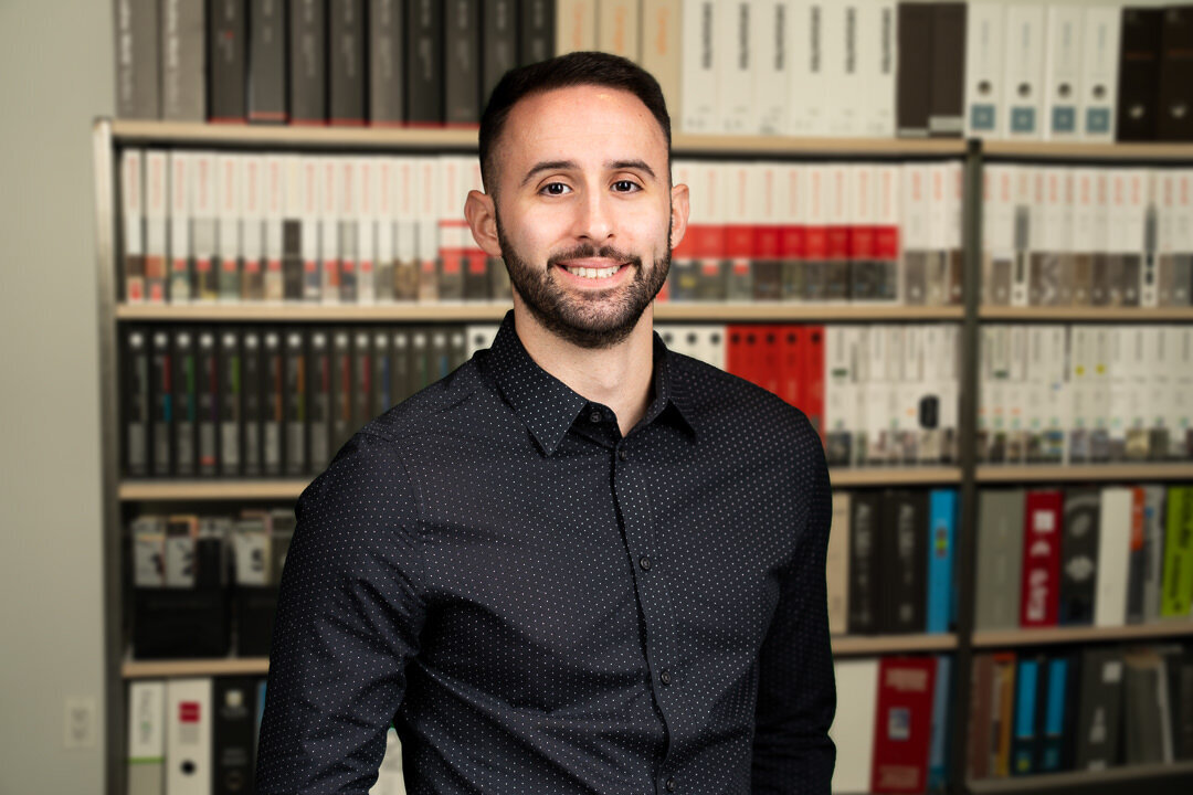 professional-headshot-nj-office-portrait-by-alex-kaplan-photo