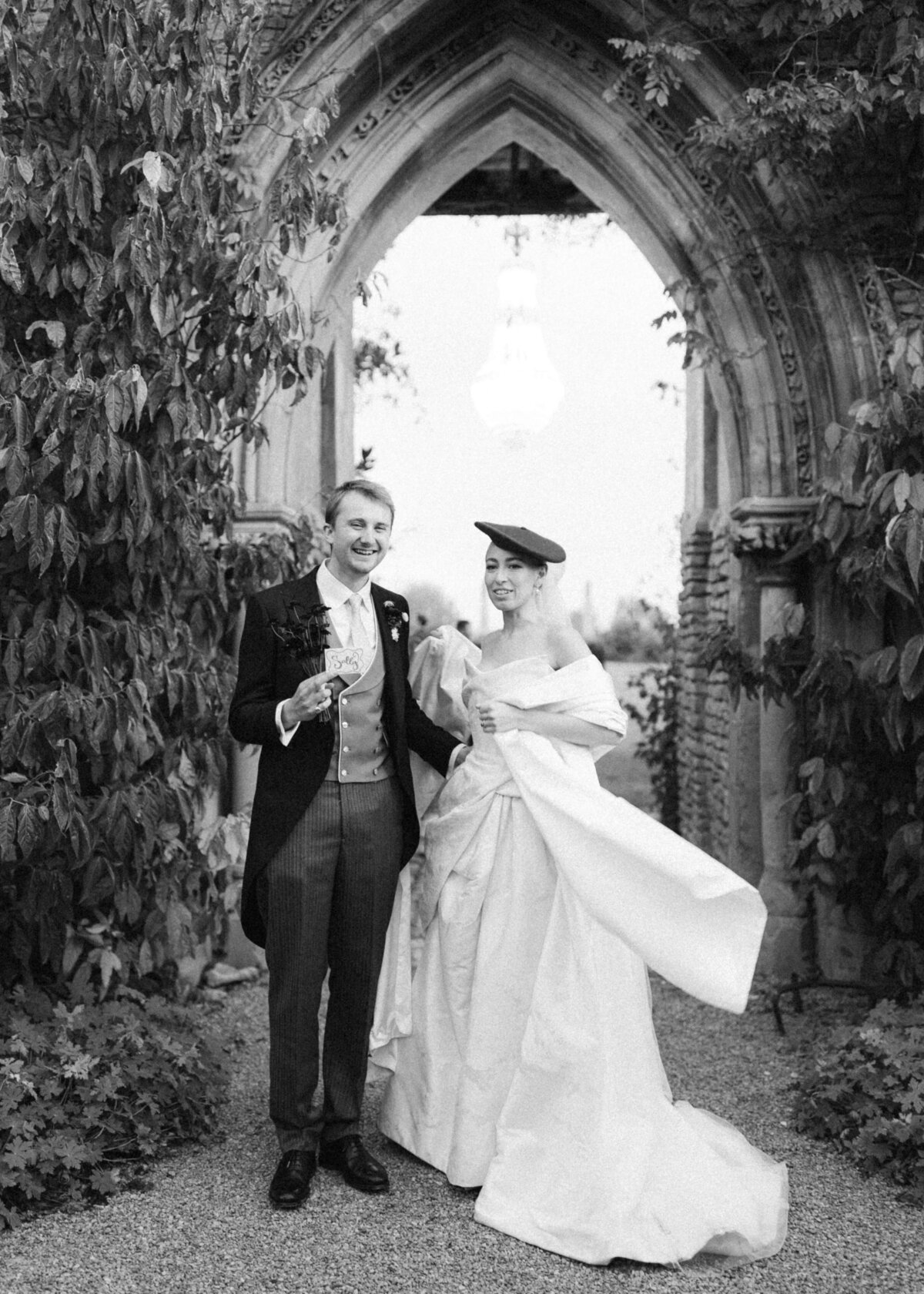 chloe-lowe-wedding-euridge-manor-cotswolds-couple-gardens