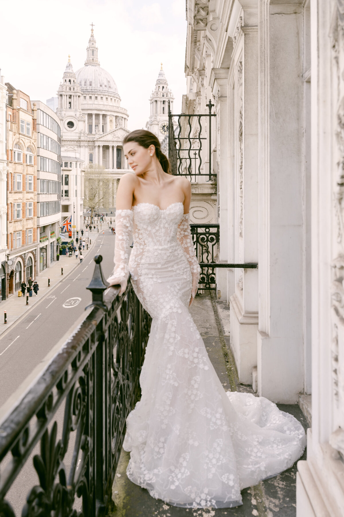 RuizRocksWeddings_Modern Elegant London City Elopement_00350