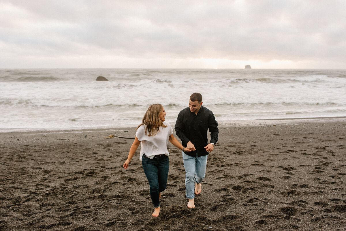 rialto_beach_olympic_national_park_washington_engagement_session_5