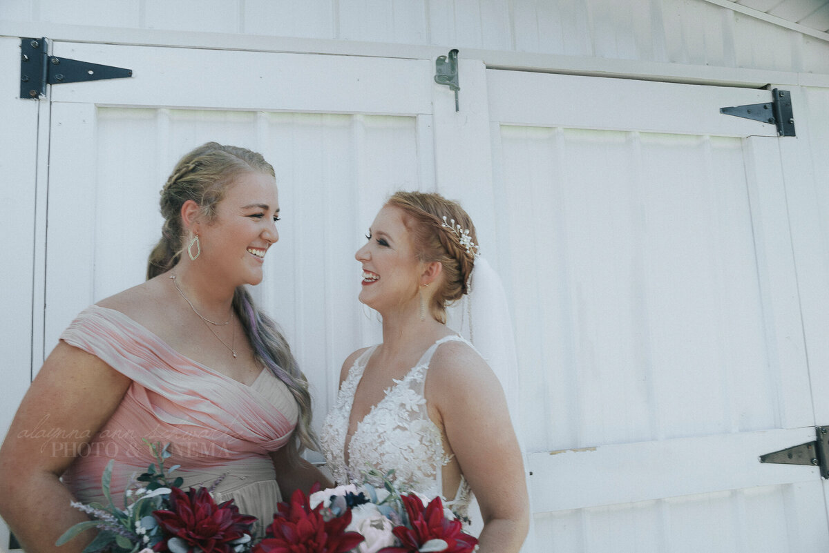 bridal party _ alaynna ann schwartz _ harpors vinyard _ iowa photographer _ playlife photography_0026