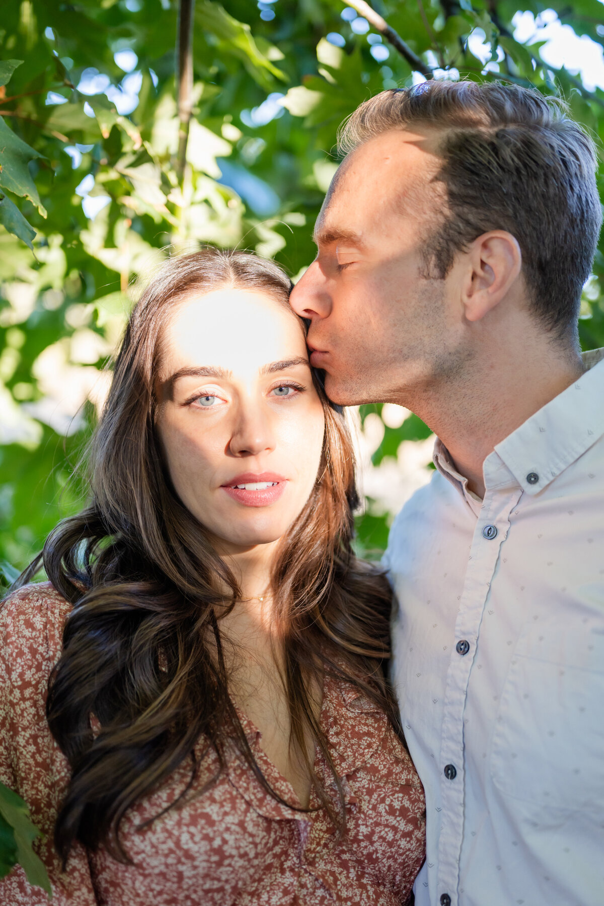 fiance kiss engagement seattle park