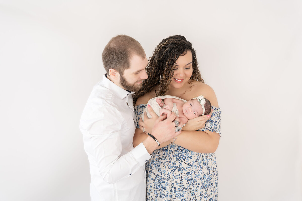 newborn session parent pose