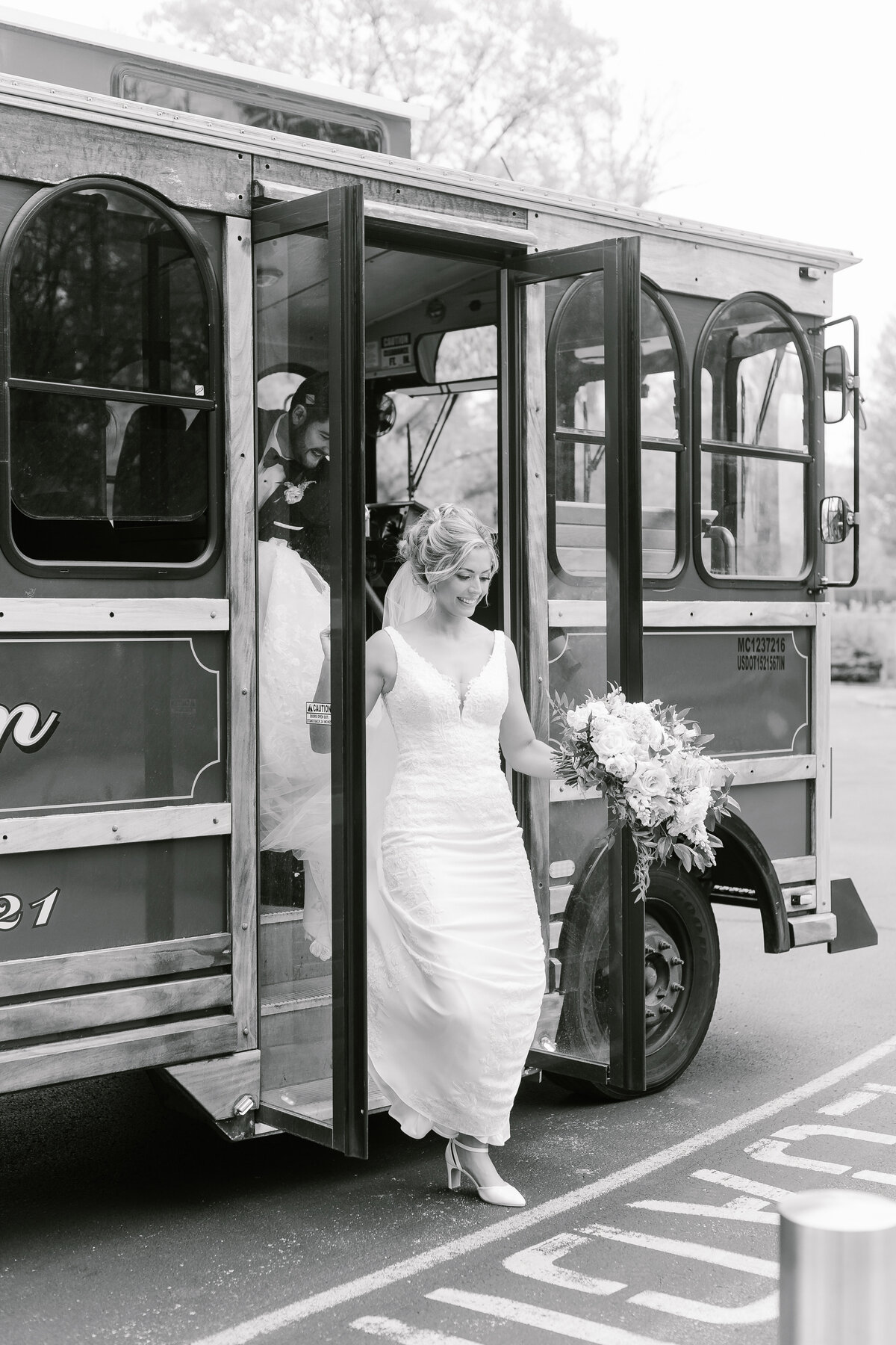 Bride coming off trolley