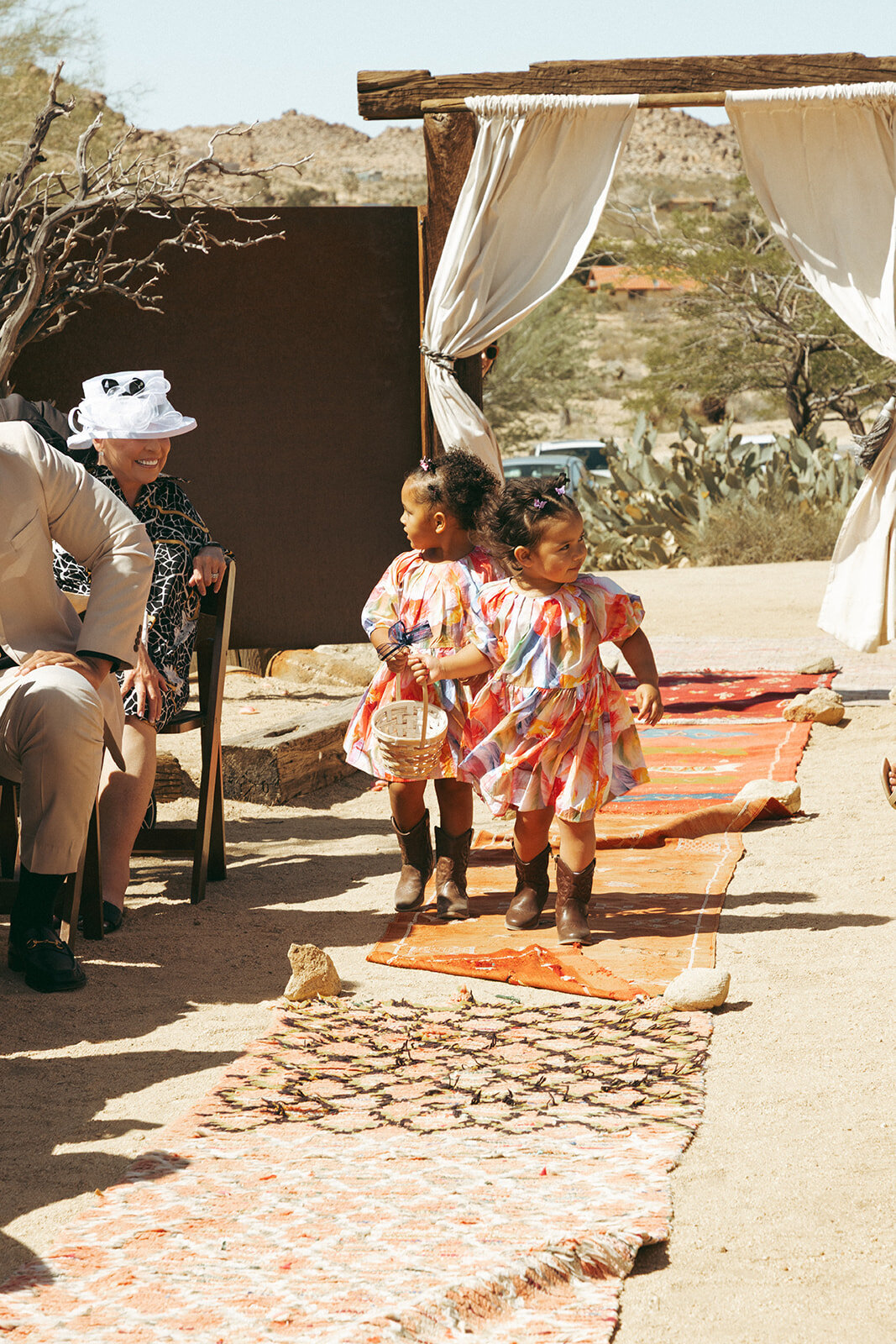 Faye-Fern-Creative-GoldenVibesPhoto-Sacred-Sands-Joshua-Tree-Wedding-Richie-James-Clara-Critchfield-Ceremony-18