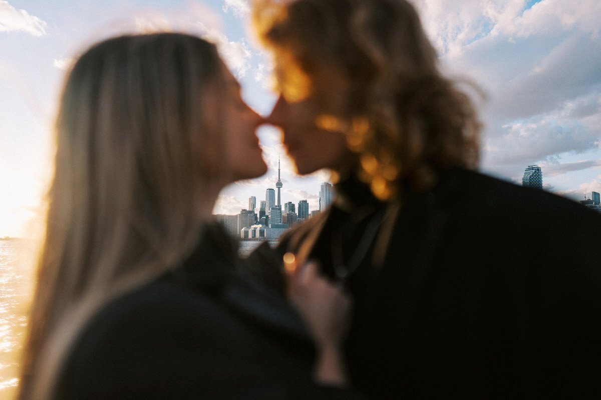 Engagement 1200px-1011