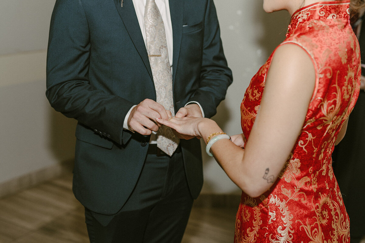 toronto-city-elopement-city-hall-ttc-subway-sugar-beach-fun-romantic-sumer-wedding-2724