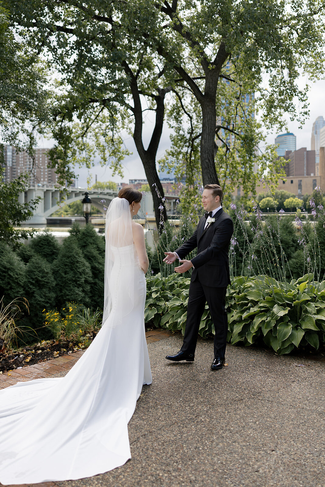 loui_photography_nicollet_island_pavillion_alex_alex_minnesota_wedding-17