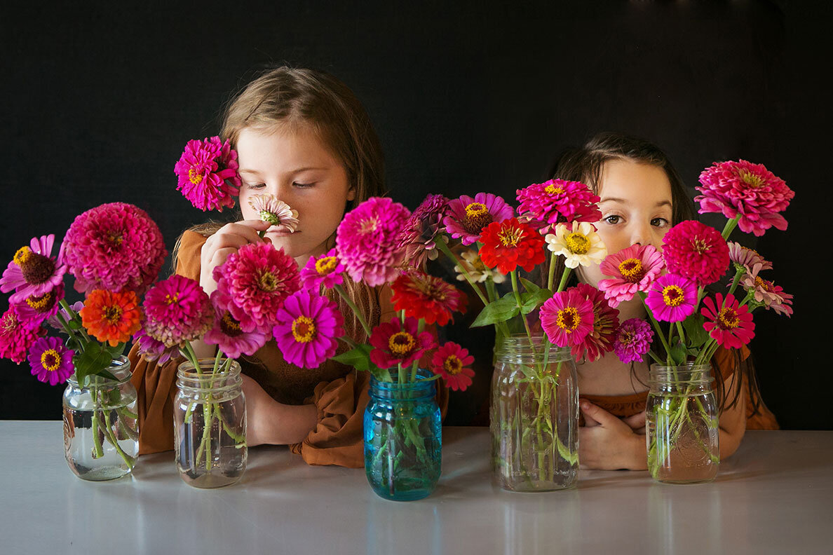 girls-sisters-zinnias-flowers-portrait-studio