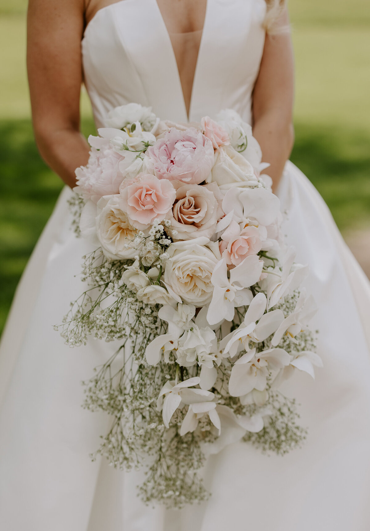 white-cascade-bouquet