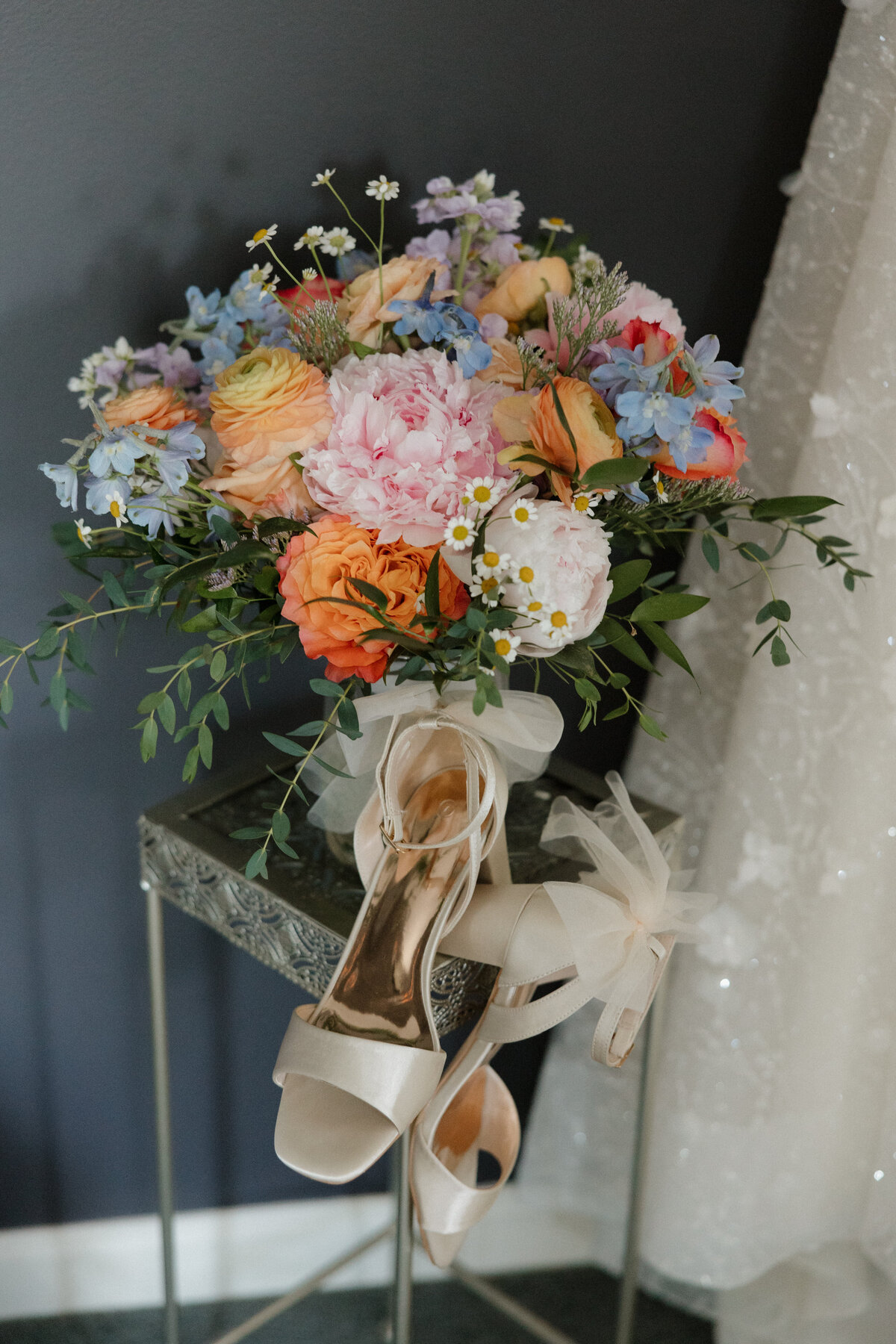 Indianapolis wedding photographer bouquet ceremony detail