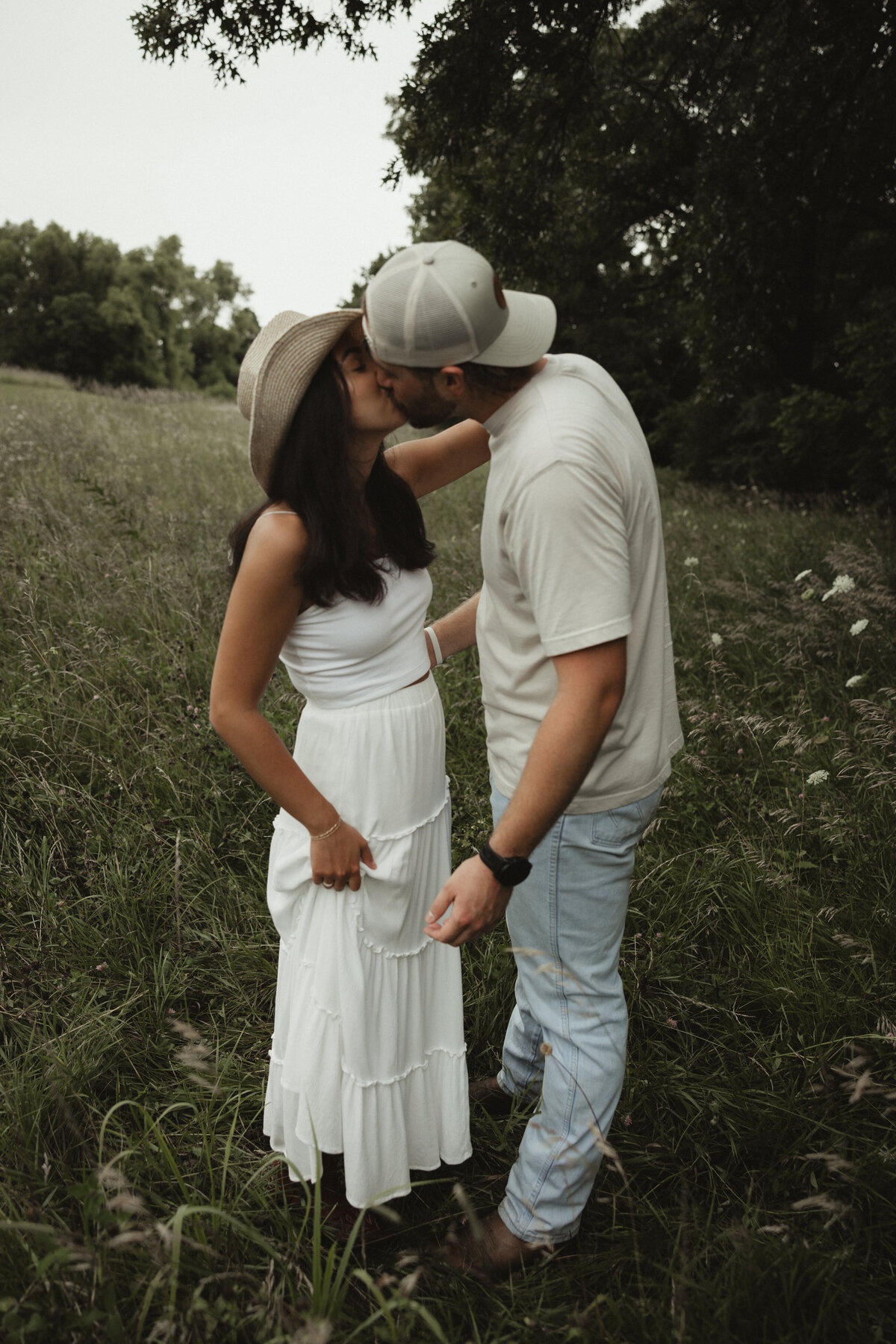 Wildflowercouplessessionwithtruck_emilyarwinephoto-10