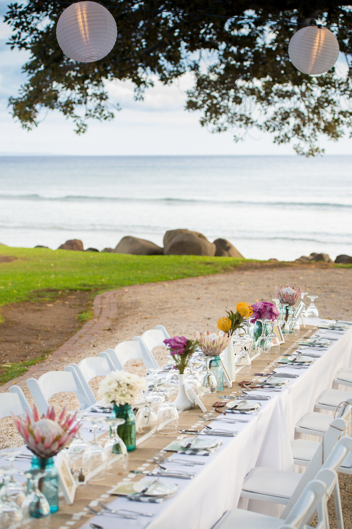 Vintage-Hawaii-aesthetic- intimate-maui-destination-wedding-photography-at- Olowalu-Plantation-House
