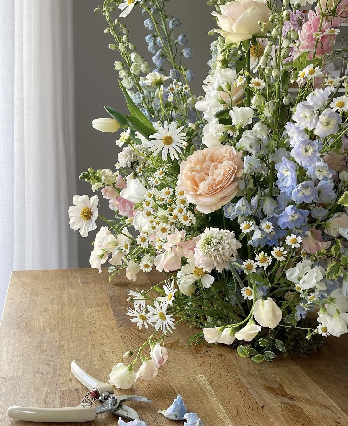 Bee's Blossoms Floral Studio Gold Coast Australia Florist Wedding Event Floral Design Flower Workshops Retail Deliveries Belle Clark Whimsical Romantic Lush Flowers Wedding Bouquets Centerpieces 6AC0ED35-EF96-493C-B2E0-582F764AFDE9