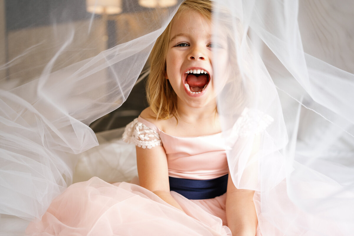 Aspen-Avenue-Chicago-Wedding-Photograper-Flower-Girl-Excited-Candid-Happy