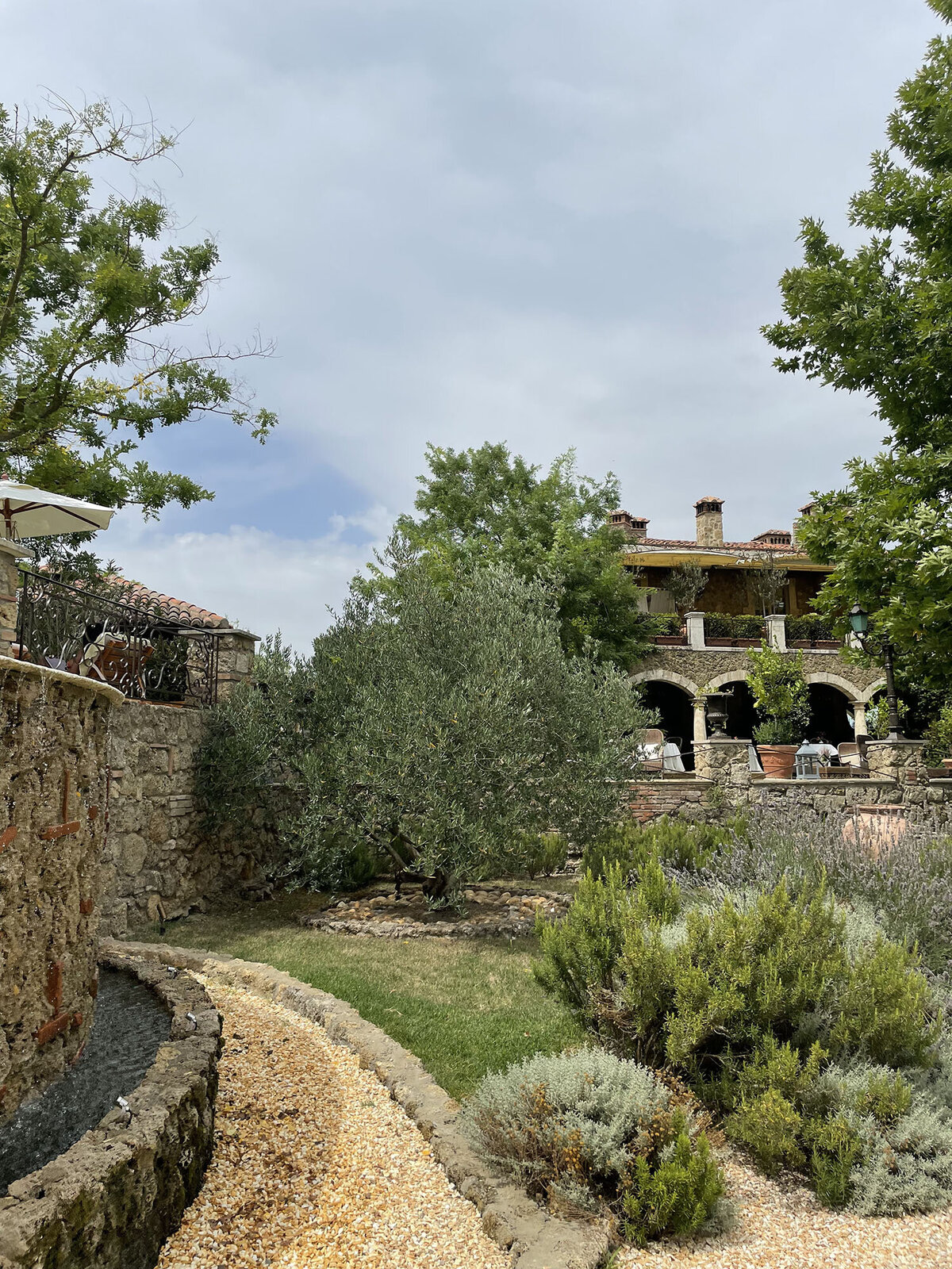 Borgo-Santo-Pietro-Willow-and-Oak-Events-BTS-37