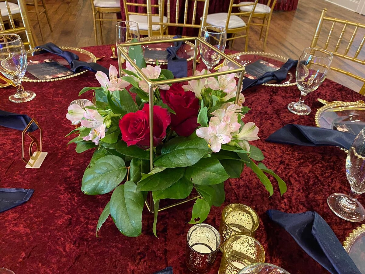 03-14-22-wedding-table-flowers
